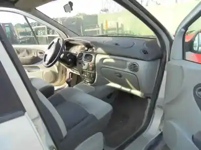 Scrapping Vehicle renault scenic rx4 (ja0) 1.9 dci salomon of the year 2002 powered f9q748
