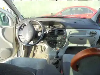 Scrapping Vehicle renault scenic rx4 (ja0) 1.9 dci salomon of the year 2002 powered f9q748
