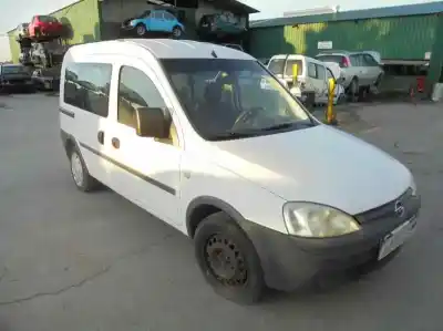 Veicolo di demolizione opel combo tour 1.3 cdti 16v dell'anno 2006 alimentato 