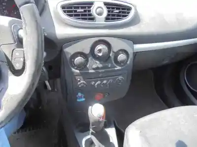 Veículo de Sucata renault clio iii exception do ano 2007 alimentado d4f740