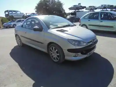 Veicolo di demolizione peugeot 206 cc 2.0 16v cat dell'anno 2002 alimentato rfnew10j4