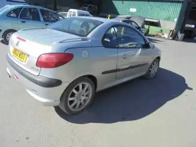 Veicolo di demolizione peugeot 206 cc 2.0 16v cat dell'anno 2002 alimentato rfnew10j4