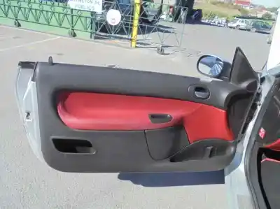 Veicolo di demolizione peugeot 206 cc 2.0 16v cat dell'anno 2002 alimentato rfnew10j4