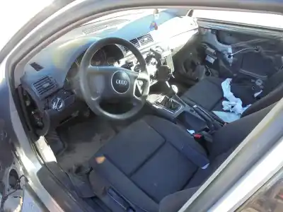 Veículo de Sucata audi a4 avant (8e) 1.9 tdi (96kw) do ano 2001 alimentado awx
