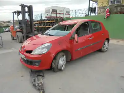 Veículo de Sucata RENAULT CLIO III 1.5 dCi Diesel CAT do ano 2005 alimentado 