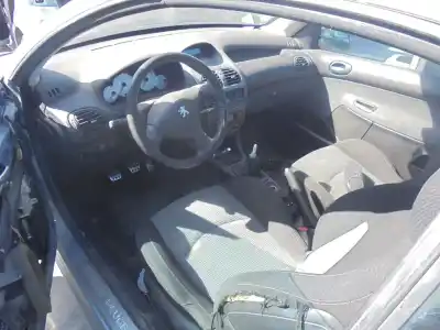 Veicolo di demolizione peugeot 206 cc 2.0 16v cat dell'anno 2001 alimentato rfn