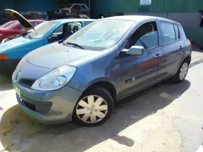 Veicolo di demolizione renault clio iii 1.5 dci diesel cat dell'anno 2006 alimentato 