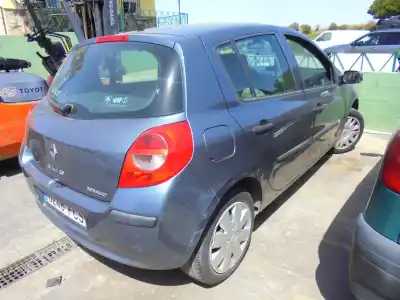 Veicolo di demolizione renault clio iii 1.5 dci diesel cat dell'anno 2006 alimentato 