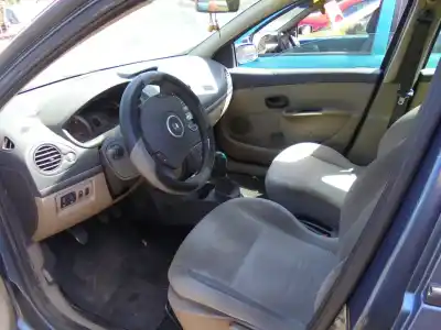 Veicolo di demolizione renault clio iii 1.5 dci diesel cat dell'anno 2006 alimentato 