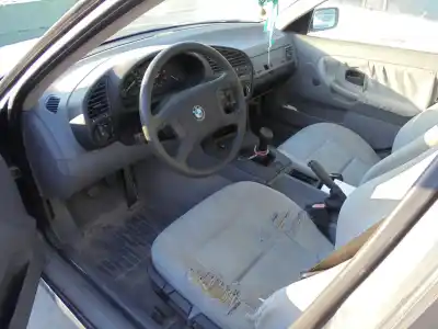 Veículo de Sucata bmw serie 3 berlina (e36) 1.8 cat (m43) do ano 1993 alimentado 184e1