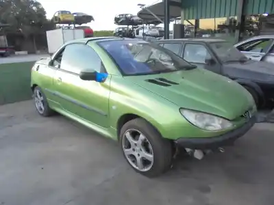 Veicolo di demolizione PEUGEOT 206 CC 2.0 16V CAT dell'anno 2001 alimentato RFN