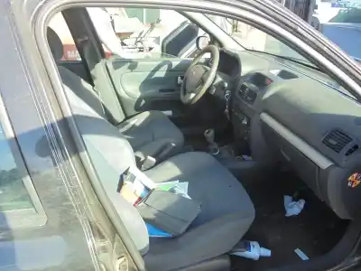Здавання транспортного засобу renault   року 2006 потужний 