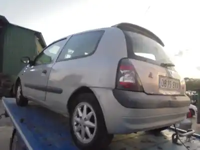 Scrapping Vehicle renault   of the year 2002 powered d4f722