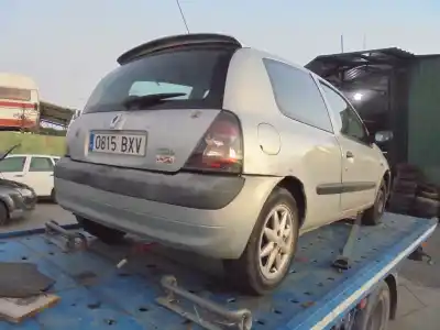 Scrapping Vehicle renault   of the year 2002 powered d4f722