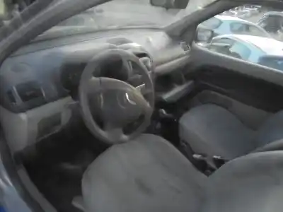 Scrapping Vehicle renault   of the year 2002 powered d4f722