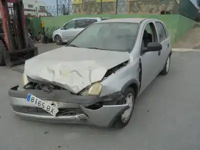 Veicolo di demolizione opel corsa c club dell'anno 2002 alimentato y17dtl