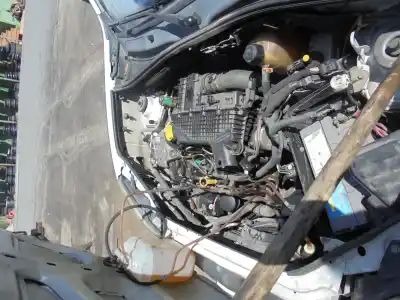 Здавання транспортного засобу renault   року 2005 потужний 