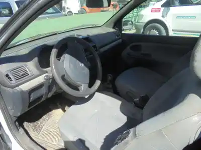 Здавання транспортного засобу renault clio ii fase ii (b/cb0) authentique року 2003 потужний 