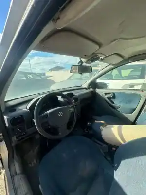Здавання транспортного засобу opel corsa c club року 2000 потужний z12xe