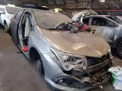 Vehicul casat toyota auris active al anului 2016 alimentat 8nr