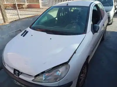 Véhicule à la ferraille peugeot 206 fastback (2a/c) 1.4 i de l'année 1999 alimenté kfx