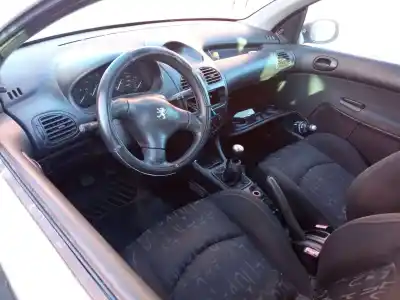 Véhicule à la ferraille peugeot 206 fastback (2a/c) 1.4 i de l'année 1999 alimenté kfx