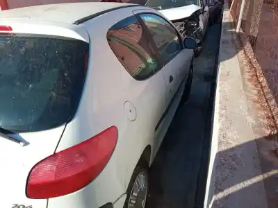 Véhicule à la ferraille peugeot 206 fastback (2a/c) 1.4 i de l'année 1999 alimenté kfx