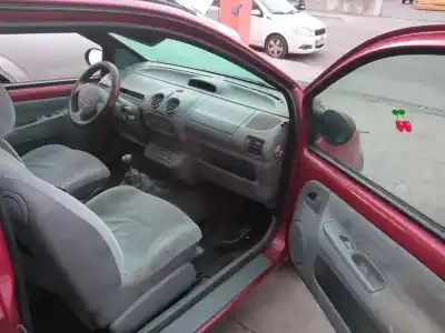 Veicolo di demolizione renault                                            twingo i (c06_)                                                                                                                                                                                                                                            1.2 16v (c06c, c06d, c06k)                                                                                                                                                                                                                                 dell'anno 2006 alimentato d4f 702