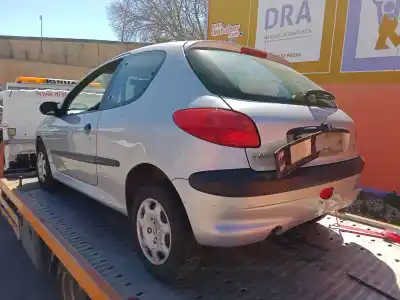 Vehicul casat peugeot 206 fastback (2a/c) 1.4 i al anului 1999 alimentat kfx