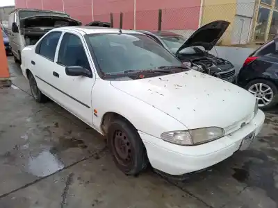 Sloopvoertuig ford mondeo i sedán (gbp) 1.8 td van het jaar 1995 aangedreven l