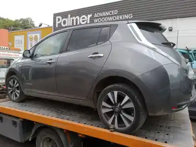 Sloopvoertuig nissan leaf (ze0) electric van het jaar 2017 aangedreven em57