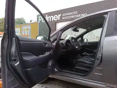Sloopvoertuig nissan leaf (ze0) electric van het jaar 2017 aangedreven em57