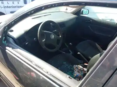 Veículo de Sucata volkswagen golf iv (1j1) 1.6 16v do ano 2001 alimentado azd