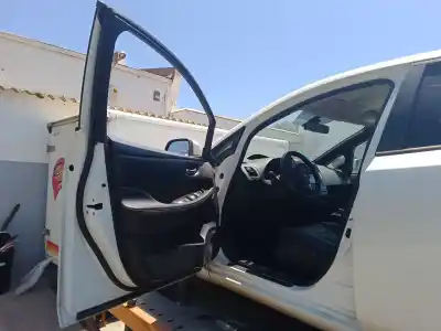 Sloopvoertuig nissan leaf (ze0) electric van het jaar 2016 aangedreven em57