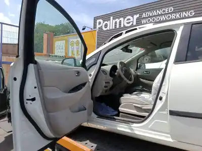 Sloopvoertuig nissan leaf (ze0) electric van het jaar 2016 aangedreven em57