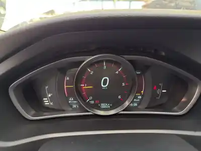 Veículo de Sucata volvo v40 fastback (525) d2 do ano 2012 alimentado d 4162 t