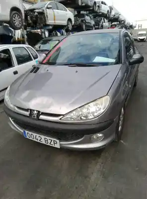 Véhicule à la ferraille peugeot 206 fastback (2a/c) 2.0 hdi 90 de l'année 2002 alimenté rhy
