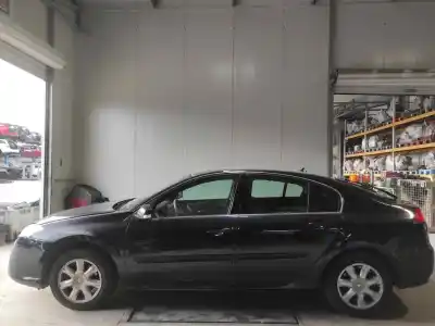 Véhicule à la ferraille renault laguna iii expression tomtom de l'année 2010 alimenté m9r744