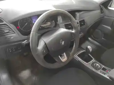 Véhicule à la ferraille renault laguna iii expression tomtom de l'année 2010 alimenté m9r744