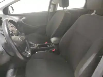 Sloopvoertuig ford focus lim. (cb8) trend van het jaar 2015 aangedreven 