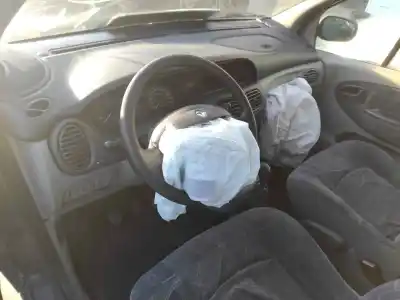 Sloopvoertuig renault scenic (ja..) 1.9 dci authentique van het jaar 2001 aangedreven f9q732