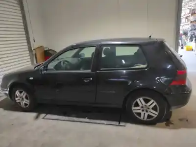 Vehículo de desguace volkswagen golf iv berlina (1j1) básico del año 2001 con motor azd