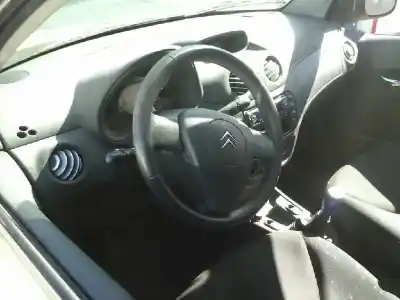 Véhicule à la ferraille citroen c2 1.1 de l'année 2005 alimenté hfxtu1jp