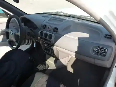 Veículo de Sucata nissan micra 1.0 16v do ano 2001 alimentado cg10de