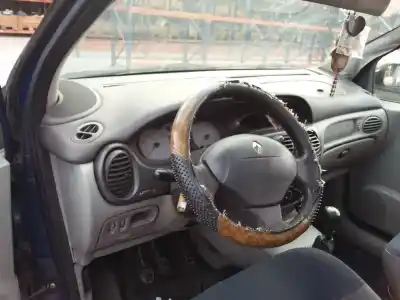 Scrapping Vehicle renault scenic (ja..) 1.9 dti diesel of the year 2001 powered f9q744