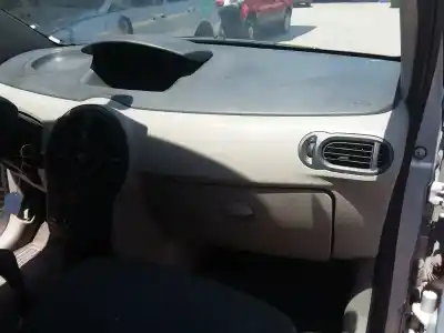 Scrapping Vehicle renault grand modus 1.2 16v of the year 2005 powered d4f740