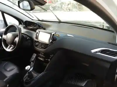 Veículo de Sucata peugeot 208 1.6 e-hdi fap do ano 2001 alimentado 9hd