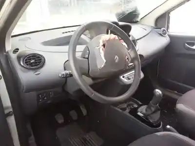 Veículo de Sucata renault twingo 1.5 dci diesel fap do ano 2001 alimentado k9k820