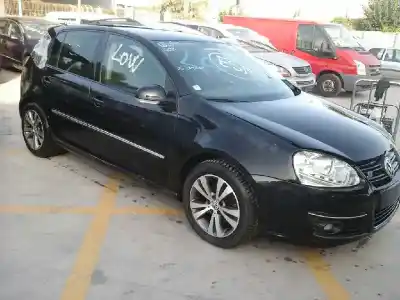Sloopvoertuig volkswagen golf v berlina (1k1) 1.9 tdi van het jaar 2001 aangedreven bls