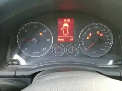Sloopvoertuig volkswagen golf v berlina (1k1) 1.9 tdi van het jaar 2001 aangedreven bls